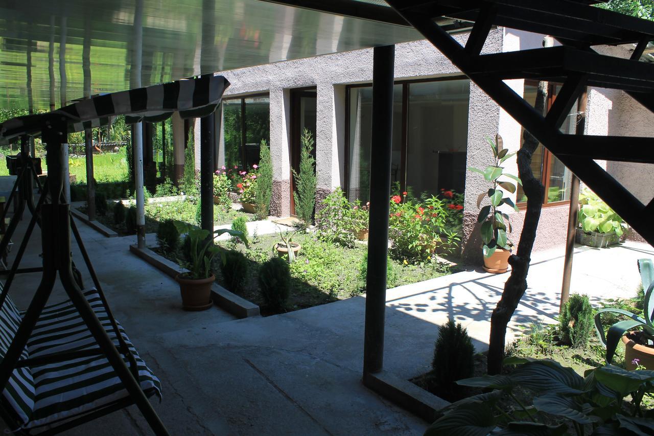 The Kiwi House Hotel Lagodekhi Exterior photo
