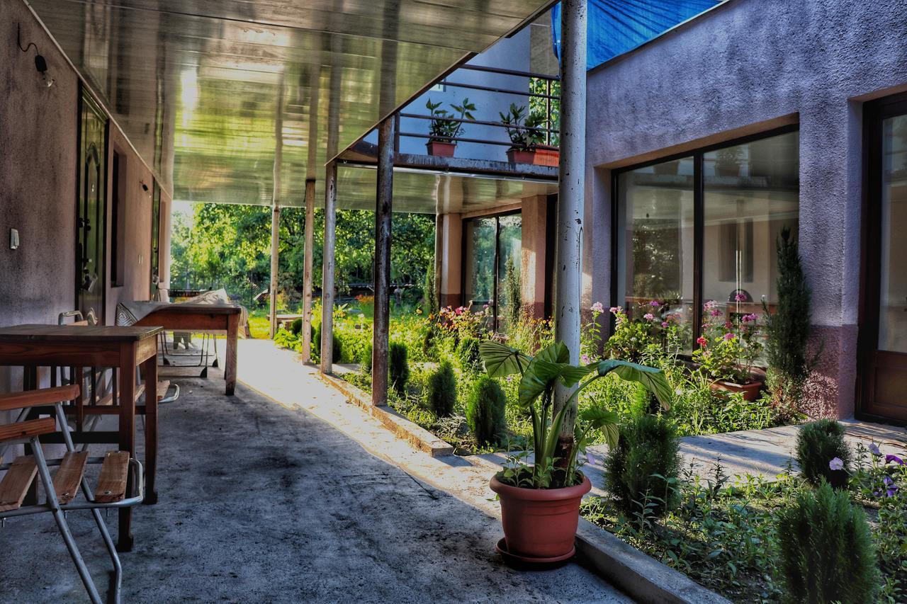 The Kiwi House Hotel Lagodekhi Exterior photo